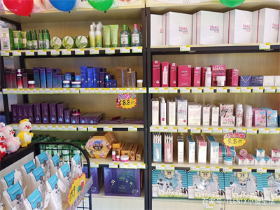 自主創(chuàng)業(yè)還是加盟連鎖 化妝品零售店開店模式深度解析